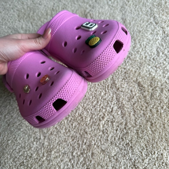 Crocs Classic Clog Pink Women’s M7 W9 With Charms Jibbitz - Picture 3 of 7